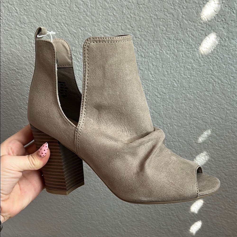 Elegant Beige Peep-Toe Ankle Boots